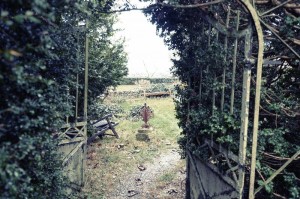 2015-01-Life-of-Pix-free-stock-photos-private-garden-entrance-portal-julien-sister